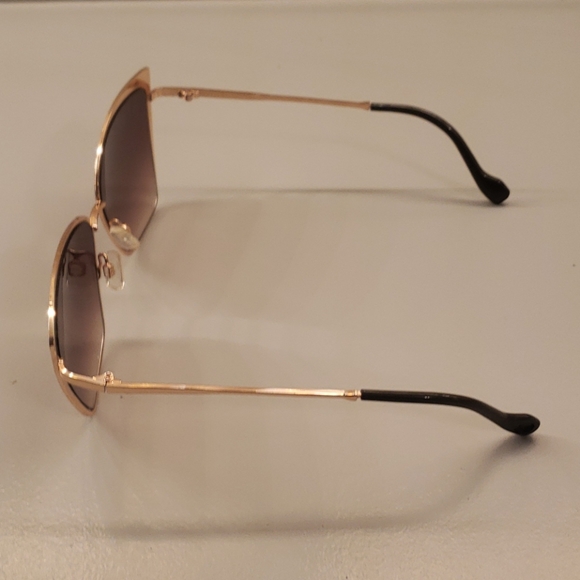 Gold-frame square cat-eye sunglasses - Picture 3 of 3